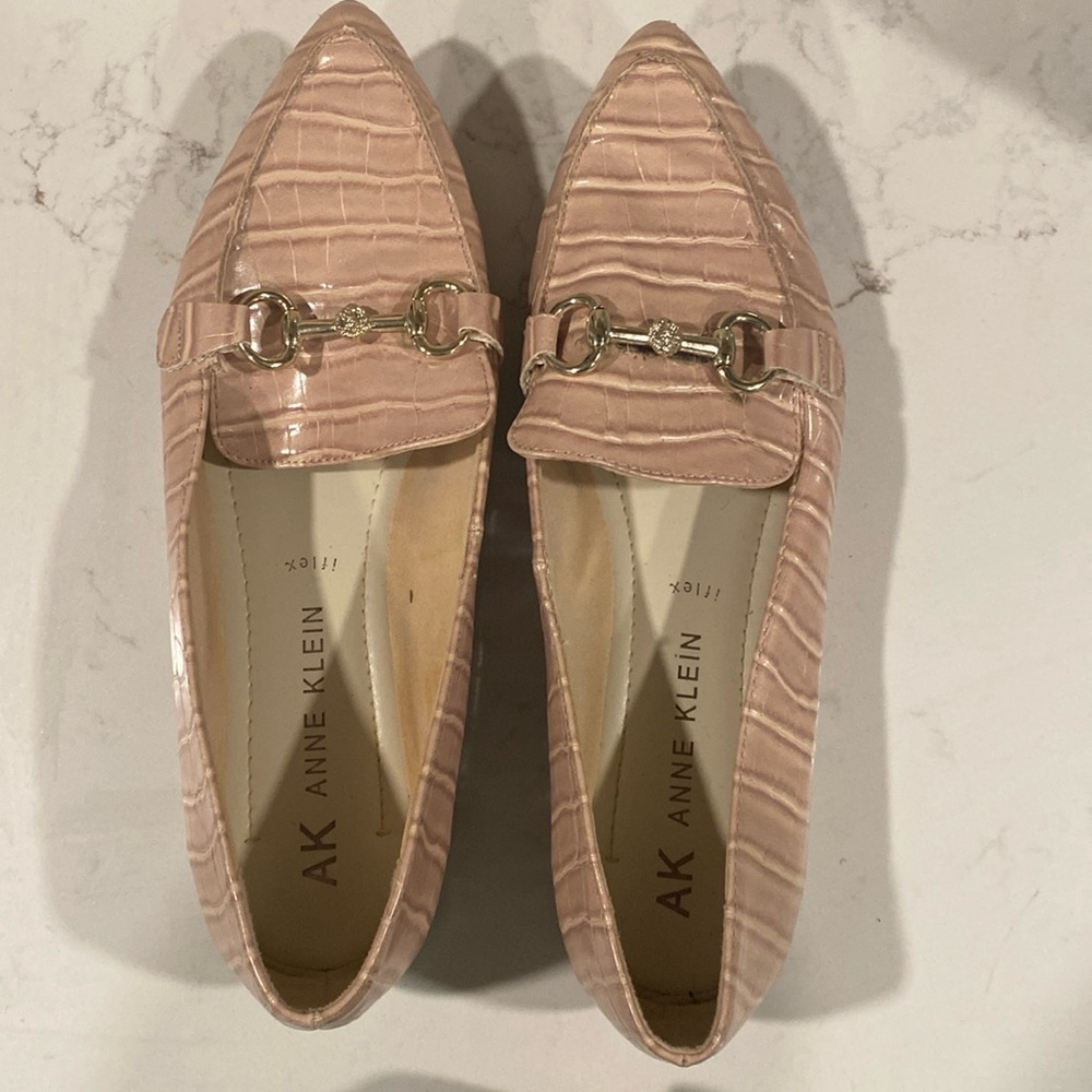 Size 9 Nude Pointed Loafer